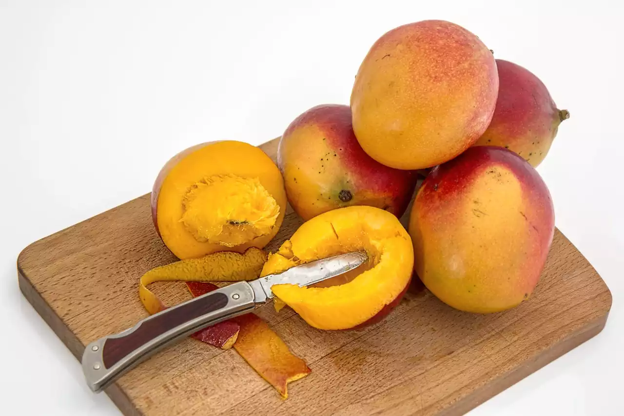 How to eat mangoes